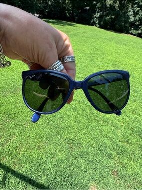 Vintage Ray-Ban Women's Navy Blue Cat-Eye Sunglasses